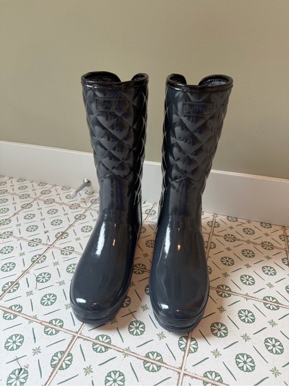 Hunter Quilted Gloss Knee-High Rain Boots in Charcoal Gray